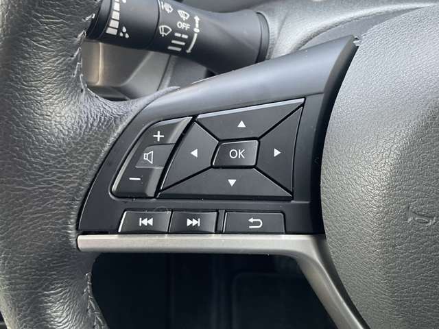 ナビ操作も簡単なステアリングスイッチ搭載車！