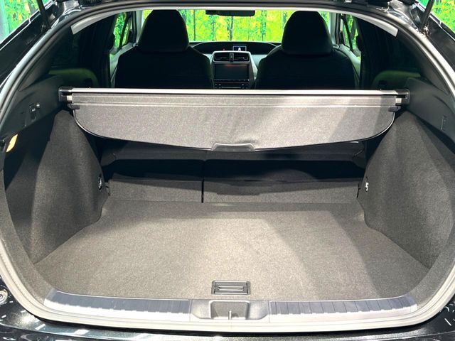 後席を格納すると、これだけの広さが！シーンに合わせたシートアレンジで、大きな荷物も積むことが出来ます♪