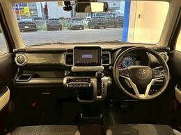 コックピット。車内もキレイで嫌な臭いもありません！ご納車後の臭いが付きにくくなる「空気触媒コーティング」もあります。