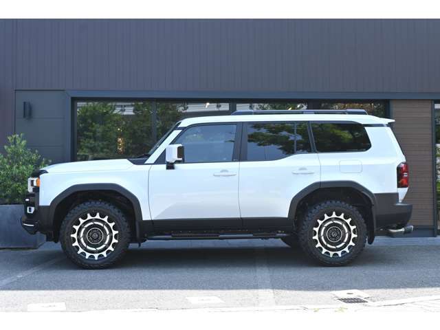 ■5年10万kmの新車保証付き■新車販売だからディーラー販売店で購入する場合と同じく5年10万kmのメーカー保証付！もちろんお近くのディーラー様で無 償保証修理やアフーサービスも受けれます。