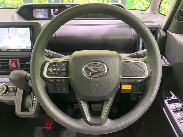インテリアに合わせたデザインのステアリングは、運転される方のことも考え、運転しやすい形状、大きさです。是非一度、実際に触ってお確かめください。