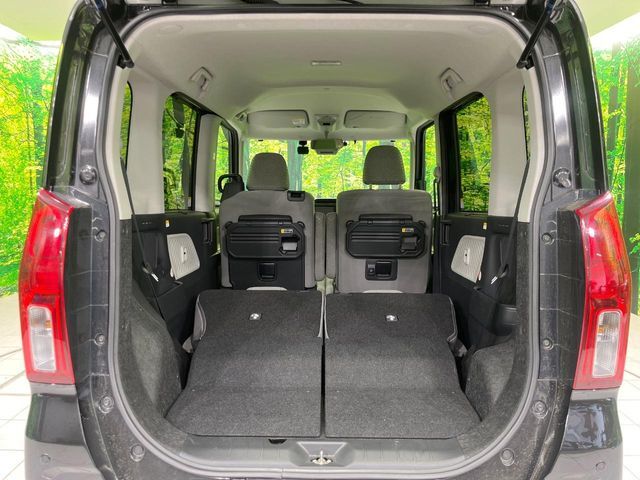 後席を格納すると、これだけの広さが！シーンに合わせたシートアレンジで、大きな荷物も積むことが出来ます♪