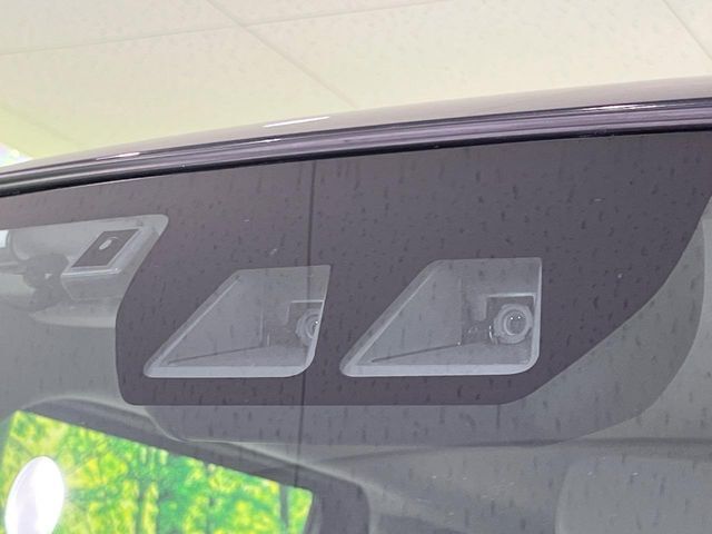 【スマートアシスト】走行中に前方の車両等を認識し、衝突しそうな時は警報とブレーキで衝突回避と被害軽減をアシスト。より安全にドライブをお楽しみいただけます。
