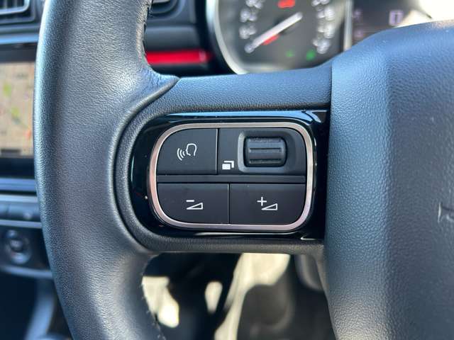 LIBERALAでは多種多様の車種をご用意させていただいております。お客様がご納得いくまで、そのお車の持つ特性を五感すべてで感じ取っていただける場をご提供します。
