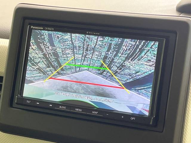 【バックカメラ】駐車時に後方がリアルタイム映像で確認できます。大型商業施設や立体駐車場での駐車時や、夜間のバック時に大活躍！運転スキルに関わらず、今や必須となった装備のひとつです！