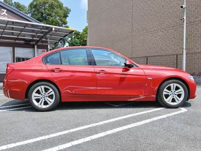 車両販売以外にも整備や車検、鈑金、ドラレコやAftermarketナビ取り付け、ガラスコーティング施工なども専門店ならではの安心価格にて対応可能です。
