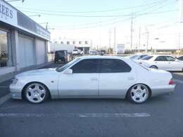 ご来店の際は必ず在庫確認と来店予約をお願いします。別倉庫にて保管しております。