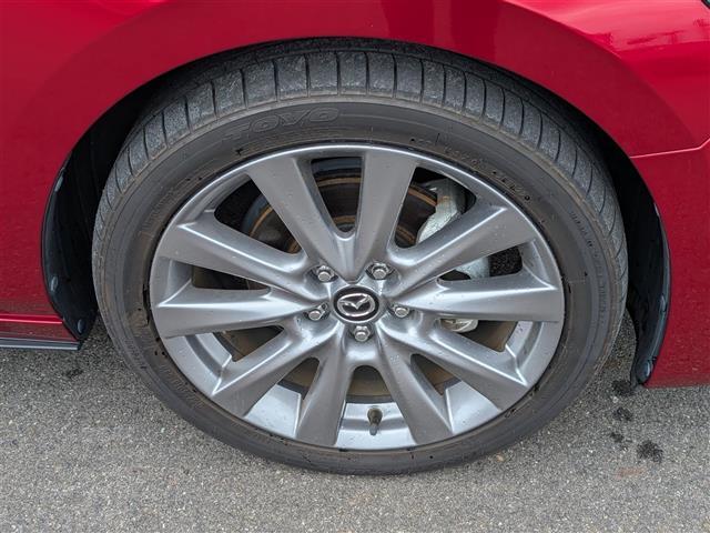 気になる車はすぐにお問い合わせください！画面右側の0066から始まる無料ダイヤルからお問い合わせ下さい！専門スタッフがお車のご質問にお答えいたします！