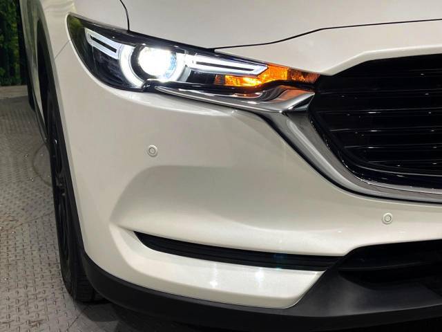 【LEDヘッドライト】悪天候や夜間走行時も良好な視界を確保し安心して運転できる高輝度LEDヘッドライトを装備！点灯速度が早く、消費電力も抑えられています。