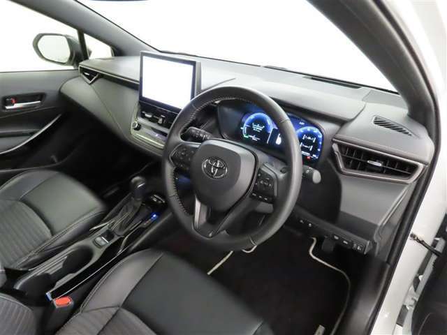 シンプルで使いやすいデザインの運転席です。