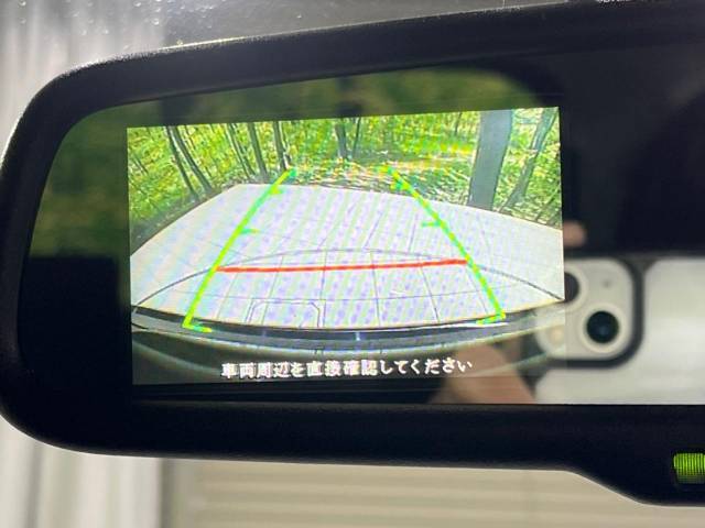 【バックカメラ】駐車時に後方がリアルタイム映像で確認できます。大型商業施設や立体駐車場での駐車時や、夜間のバック時に大活躍！運転スキルに関わらず、今や必須となった装備のひとつです！