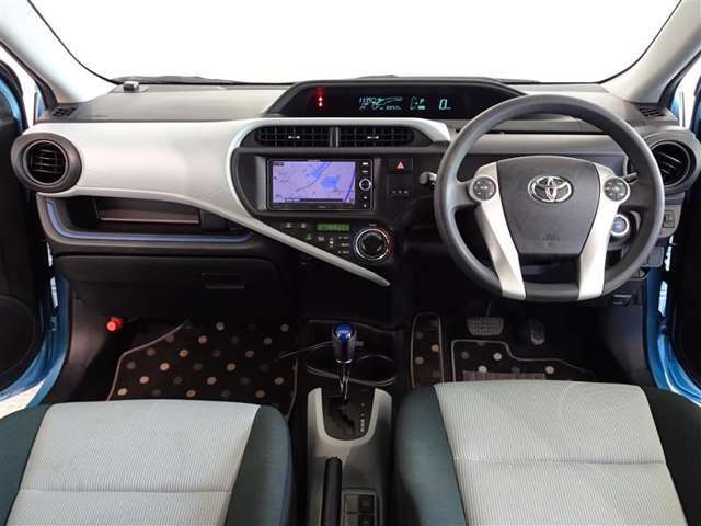 視界良好、操作しやすい運転席です。