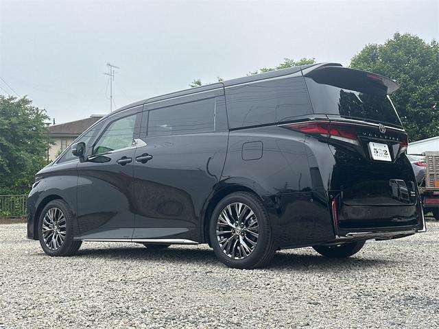 当社では全車修復歴無しの、状態が良い車両を厳選して仕入れております。ノーマル状態で仕入れた車両をベースとし、自社工場にてカスタマイズを行っております。