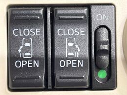 【両側パワースライドドア】スマートキーや運転席のスイッチで後席両側スライドドアの開閉が可能♪電動だから力を入れてドアを開ける必要が無く、小さなお子様でも簡単に開け閉めでき快適です♪