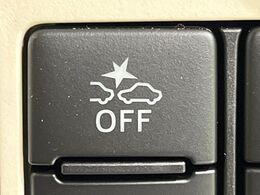 【スマートアシスト3】走行中に前方の車両等を認識し、衝突しそうな時は警報とブレーキで衝突回避と被害軽減をアシスト。より安全にドライブをお楽しみいただけます。