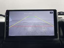 【バックモニター】後ろのカメラの映像がモニターに映し出されるので、後方の見えない死角や、障害物との距離感などもしっかり安全確認することができます！