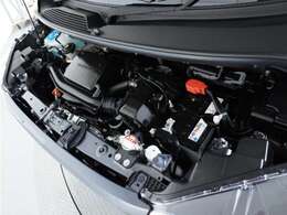 エンジンは車の心臓部分です。このエンジンルームが汚いとトラブルの基になります。当店は専用の液剤を使って徹底的に綺麗にします。