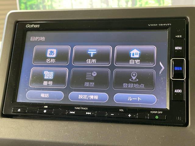 【純正ナビ】人気の純正ナビを装備しております。ナビの使いやすさはもちろん、オーディオ機能も充実！キャンプや旅行はもちろん、通勤や買い物など普段のドライブも楽しくなるはず♪