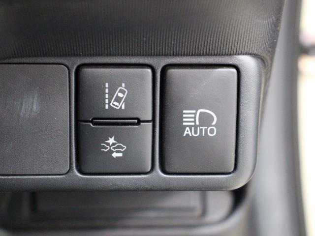 プリクラッシュセーフティシステム、レーンディパーチャーアラート、オートマチックハイビームをパッケージ化した「Toyota Safety Sense C」を装備しています。