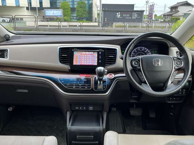 窓が大きくて視界が広いので運転しやすいですよ。