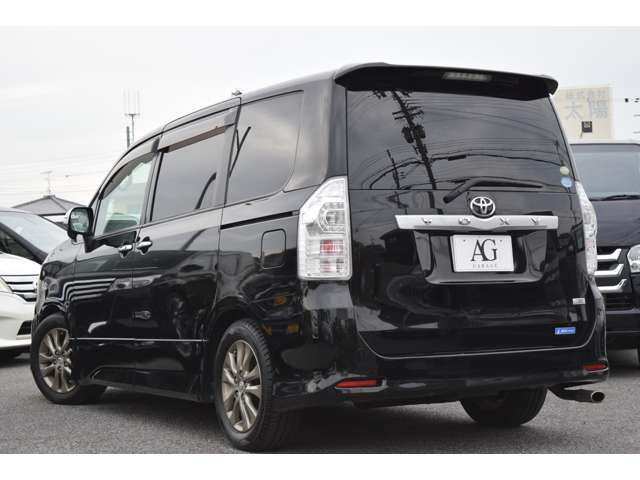 【雨の日も大丈夫】雨の日に傘をさしながら中古車選びは嫌ですよね。当店なら安心。電話予約をいただければ屋根下へ移動しておきます。雨でもじっくりご覧いただけます。