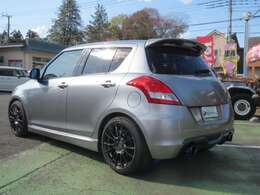 全国に販売可能です。自走・陸送・納車代行業者にてご自宅、勤務先などご希望の場所へご納車いたします。（お気軽にお問い合わせください）