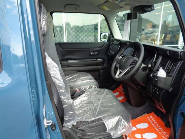 陸送の費用は、お近くの車屋さん、陸運局、ご自宅で異なりますのでお問い合わせください！また、遠方のお客様には、名義変更のお手続きをご自身で行っていただくことで登録費用をお安くすることも可能です！