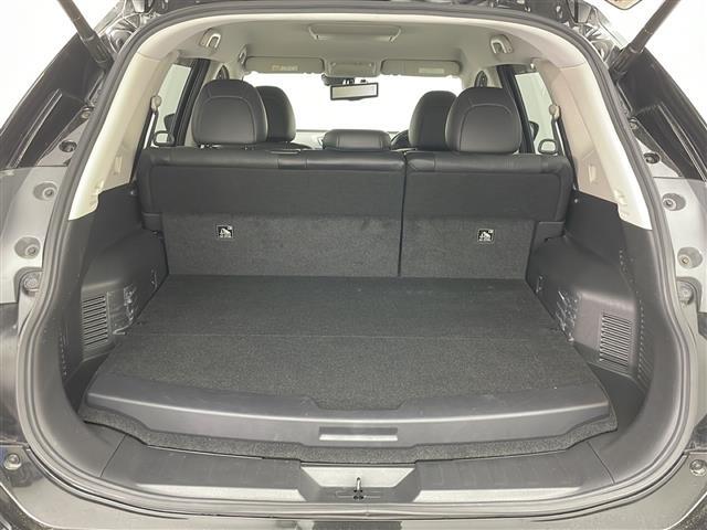 【トランク】積み込みやすくて、たっぷり積める荷室です。シートアレンジできるものは、乗車人数と荷物の量や大きさによってシートを動かすことができるので、より快適なドライブが可能です！