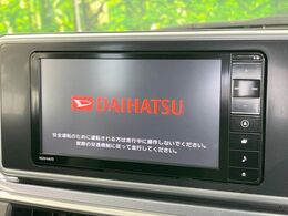 【純正ナビ】人気の純正ナビを装備しております。ナビの使いやすさはもちろん、オーディオ機能も充実！キャンプや旅行はもちろん、通勤や買い物など普段のドライブも楽しくなるはず♪
