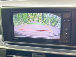 【バックカメラ】駐車時に後方がリアルタイム映像で確認できます。大型商業施設や立体駐車場での駐車時や、夜間のバック時に大活躍！運転スキルに関わらず、今や必須となった装備のひとつです！
