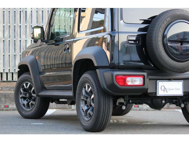 ご納車と同時にカスタマイズすることも出来ます。当店は、チューニングパーツメーカーの”TRUST”や”OS技研”、”東名パワード”と同じGLIONグループの一員ですので、お任せくださいませ。
