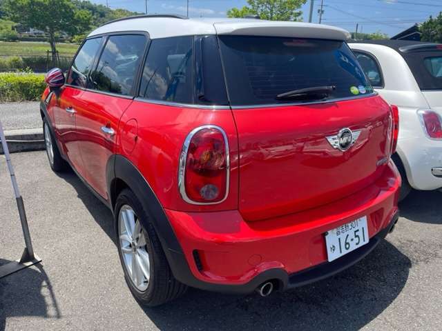 リアデュアル出しマフラー。