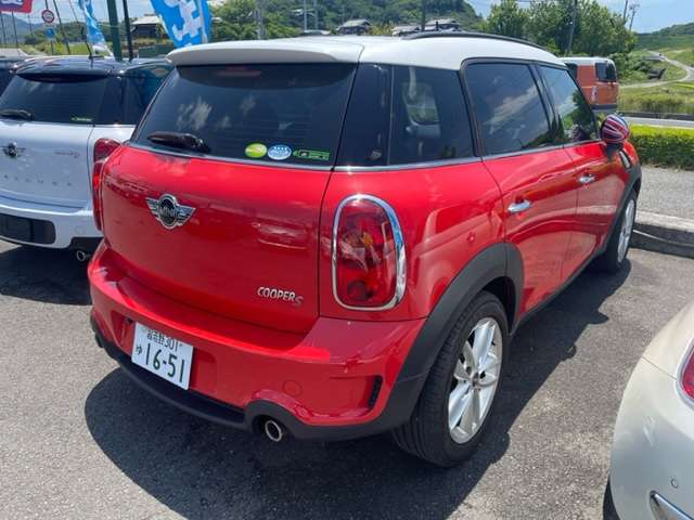 テールゲートスポイラー付き。