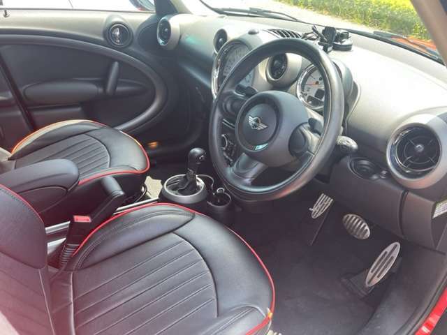 レザー調シートカバー付き。バイパー付き