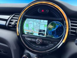 ●純正ナビ:一体感のあるナビは、高級感ある車内を演出してくれます。オーディオ機能も充実しておりますので、運転もより楽しめます♪