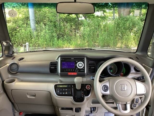 フロントガラスが大きく、ワイドな視界で運転もしやすくなるように、設計されています。