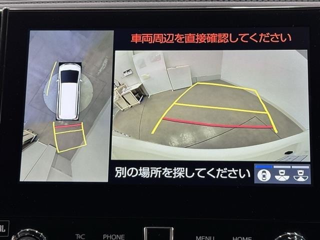 パノラミックビューモニターシステムが付いているので車の上から見た映像が確認できますよ。　一目で車両周辺の情報を確認できますが、直接安全をご確認下さい。