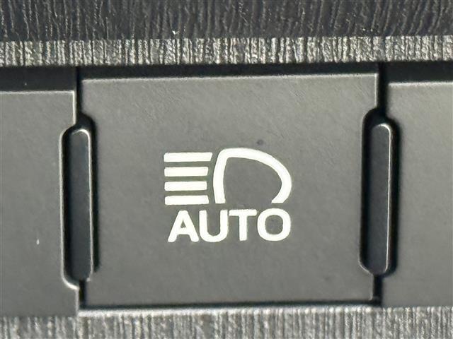 気になる車はすぐにお問い合わせください！画面右側の0066から始まる無料ダイヤルからお問い合わせ下さい！専門スタッフがお車のご質問にお答えいたします！