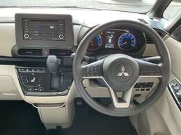 シンプルで操作しやすい運転席