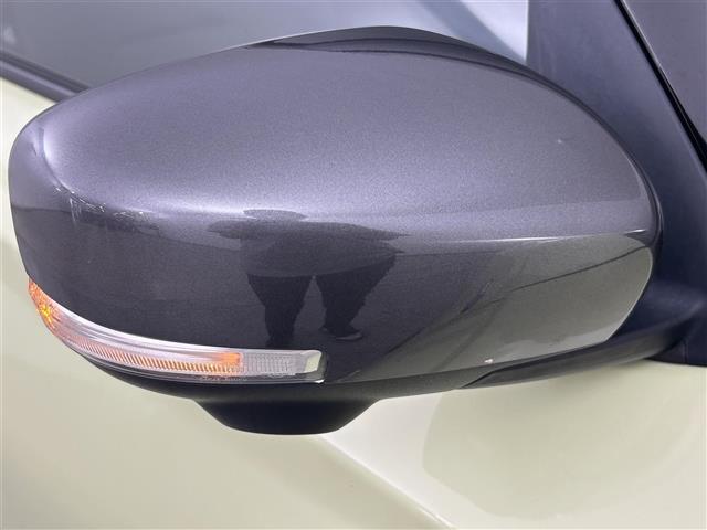 【　電動格納ミラー　】ドライバーの目線に合わせ、ミラーの上下左右調整が可能です♪