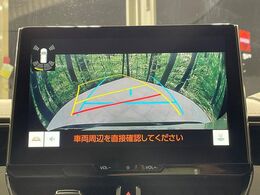 【バックカメラ】駐車時に後方がリアルタイム映像で確認できます。大型商業施設や立体駐車場での駐車時や、夜間のバック時に大活躍！運転スキルに関わらず、今や必須となった装備のひとつです！