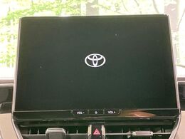 【10.5インチナビ】高級感とインパクトのある大画面ナビを装備。各種オーディオ操作はもちろん、スマホ連携もできる利便性の高いナビです♪