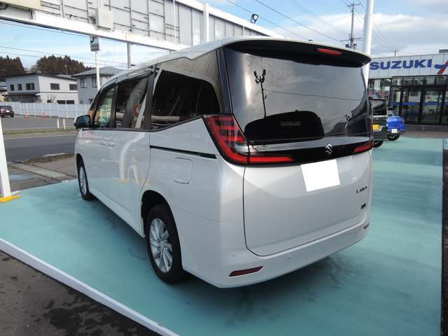 ブレーキペダルを踏み続けなくても停車を保持するブレーキホールド機能も搭載しております！