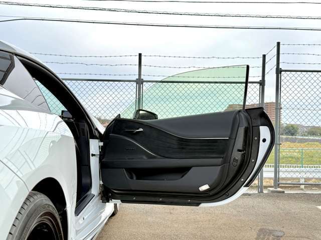 装備：マークレビンソン/ARTISAN SPIRITS製GTウィング/ADVAN RacingGT21インチAW/前後ドライブレコーダー/シートヒーター/ベンチレーション/地デジTV/GPSレーダー/レーンキープアシスト