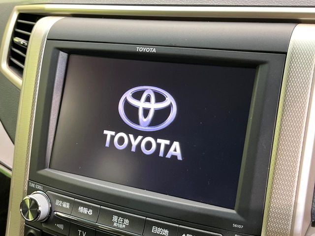 【純正ナビ】人気の純正ナビを装備しております。ナビの使いやすさはもちろん、オーディオ機能も充実！キャンプや旅行はもちろん、通勤や買い物など普段のドライブも楽しくなるはず♪