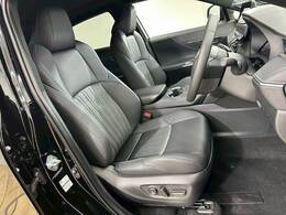 【ハーフレザーシート】を装備しており、車内の高級感がアップしております☆