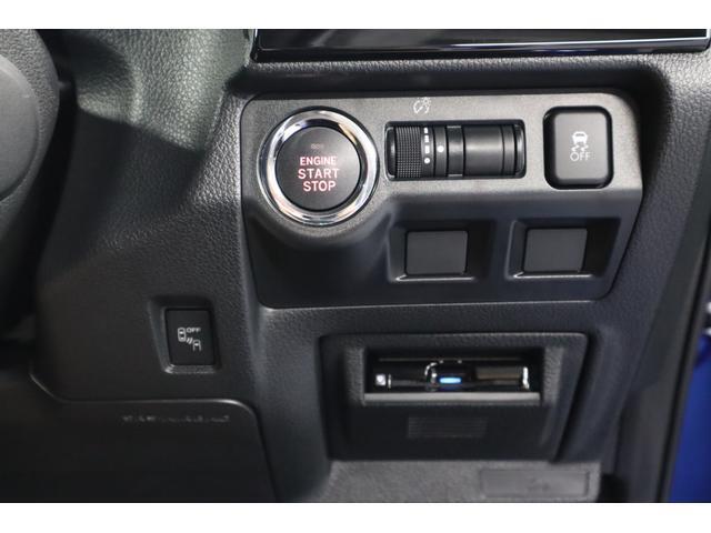 キーレスアクセス＆プッシュスタート。アクセスキーを携帯して運転席か助手席のドアハンドルの内側に触れるだけで開錠 ドアハンドルのセンサーに触れて施錠。