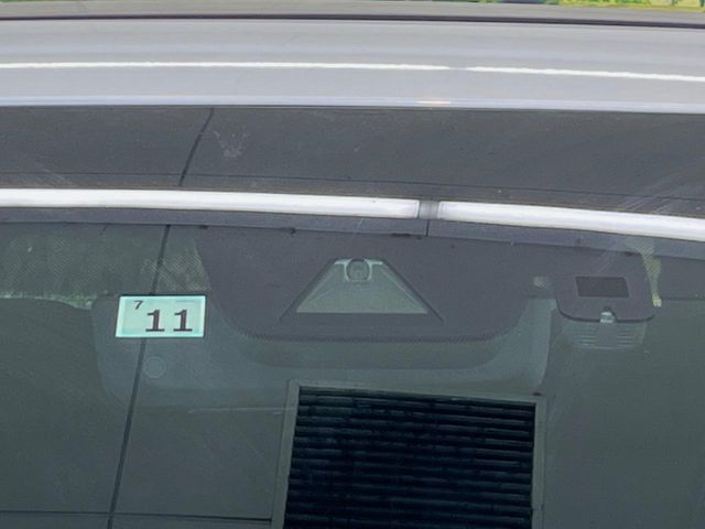 【トヨタセーフティセンス】走行中に前方の車両等を認識し、衝突しそうな時は警報とブレーキで衝突回避と被害軽減をアシスト。より安全にドライブをお楽しみいただけます。