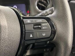 【アダプティブクルーズコントロール】高速道路での長距離走行が楽に！！自動で速度を保つクルーズコントロールが、衝突軽減システムと連携し、前方の車両を感知して車間を保つように速度調節してくれます！！