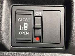 【パワースライドドア】スマートキーや運転席のスイッチでスライドドアの開閉が可能♪電動だから力を入れてドアを開ける必要が無く、小さいお子様でも、重い荷物を持っている時もラクに開け閉めできます♪
